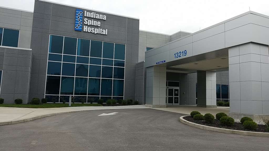 Photo of the exterior entrance to Indiana Spine Hospital